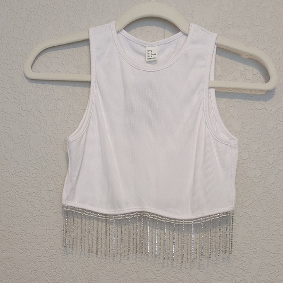 Milumia white ribbed sleevess round neck cropped tank top with rhinestone fringe - Picture 5 of 13